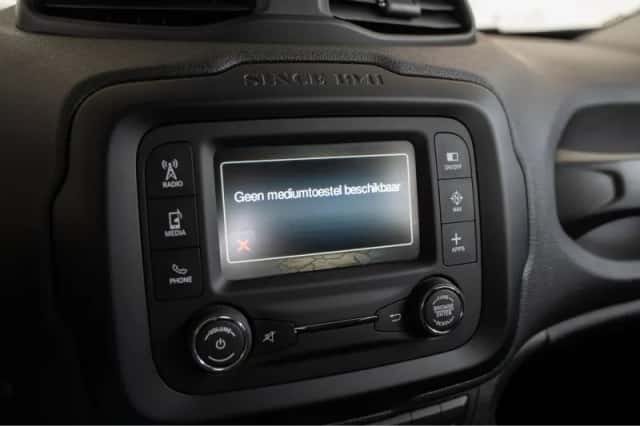 Jeep Renegade (2016) thumbnail 28