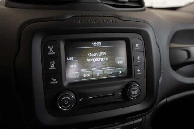 Jeep Renegade (2016) thumbnail 29