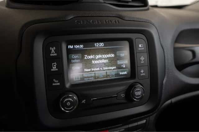 Jeep Renegade (2016) thumbnail 30