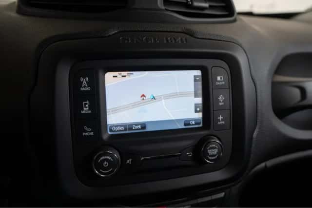 Jeep Renegade (2016) thumbnail 31