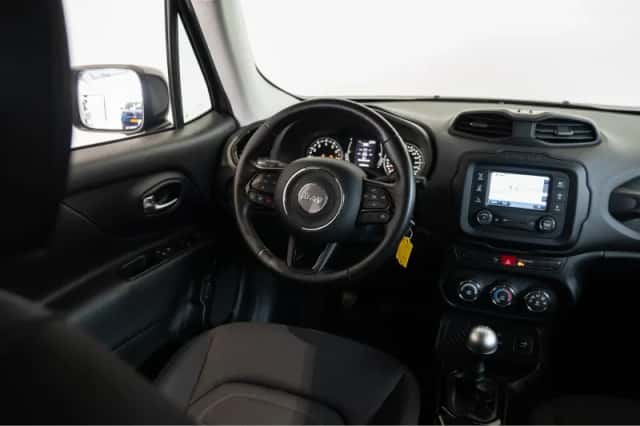 Jeep Renegade (2016) thumbnail 33