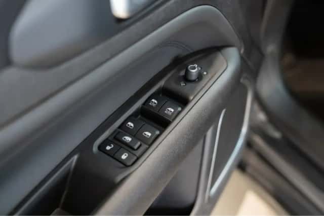 Jeep Compass (2023) thumbnail 16