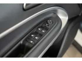 Jeep Avenger (2024) thumbnail 17
