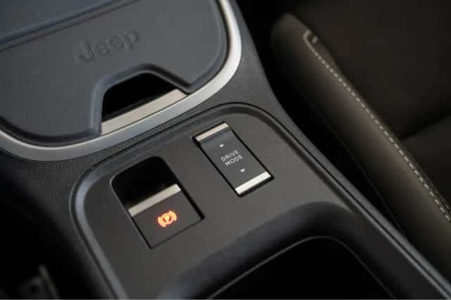 Jeep Avenger (2024) thumbnail 23