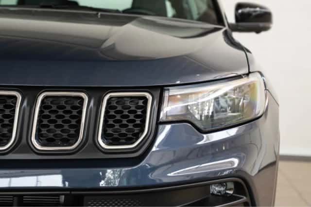Jeep Compass (2025) thumbnail 2