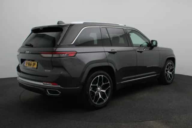 Jeep Grand Cherokee (2023) thumbnail 2