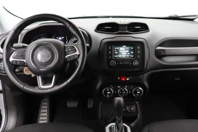 Jeep Renegade (2017) thumbnail 3