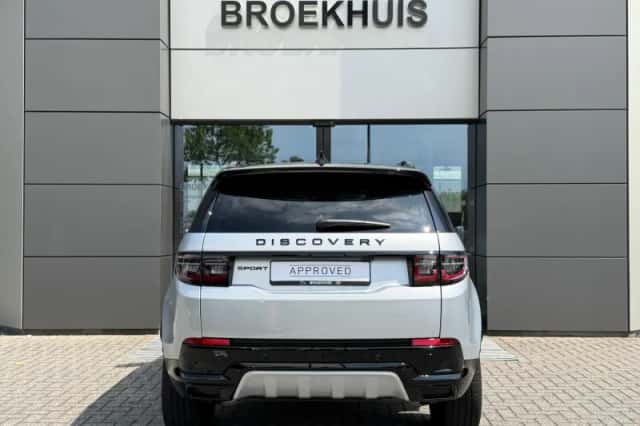 Land Rover Discovery Sport (2026) thumbnail 4