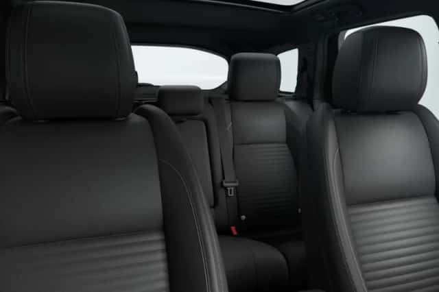 Land Rover Discovery Sport (2026) thumbnail 6