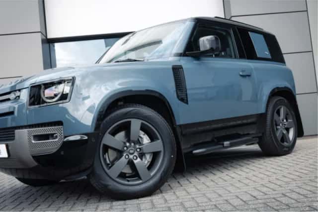 Land Rover Defender (2023) thumbnail 2