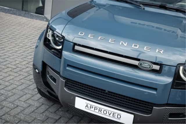 Land Rover Defender (2023) thumbnail 3