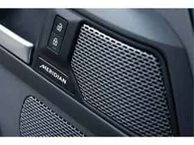 Land Rover Defender (2023) thumbnail 26