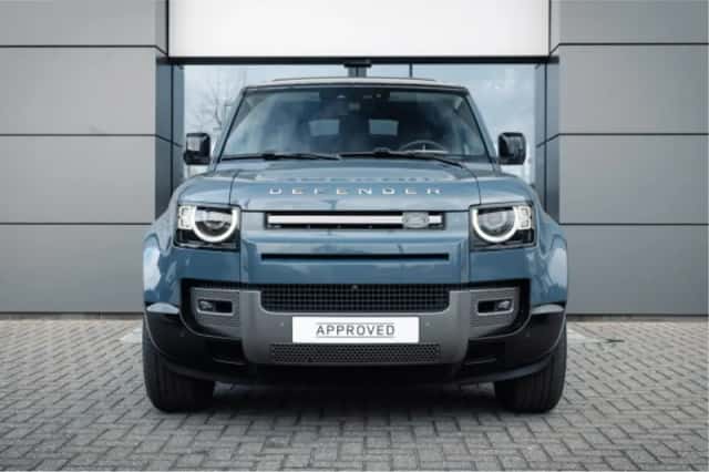 Land Rover Defender (2023) thumbnail 4