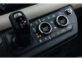 Land Rover Defender (2023) thumbnail 31