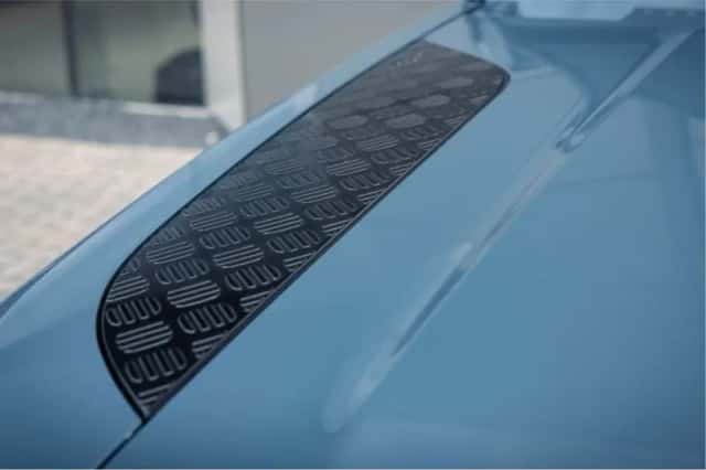Land Rover Defender (2023) thumbnail 5
