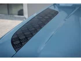 Land Rover Defender (2023) thumbnail 5