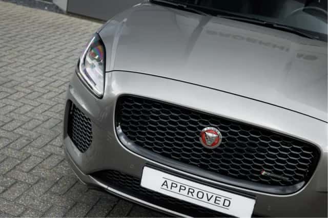 Jaguar E-Pace (2019) thumbnail 4