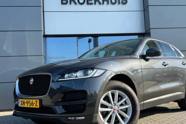 Jaguar F-Pace (2019) thumbnail 2