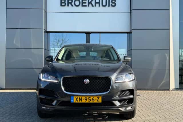 Jaguar F-Pace (2019) thumbnail 3
