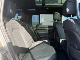 Land Rover Defender (2025) thumbnail 14