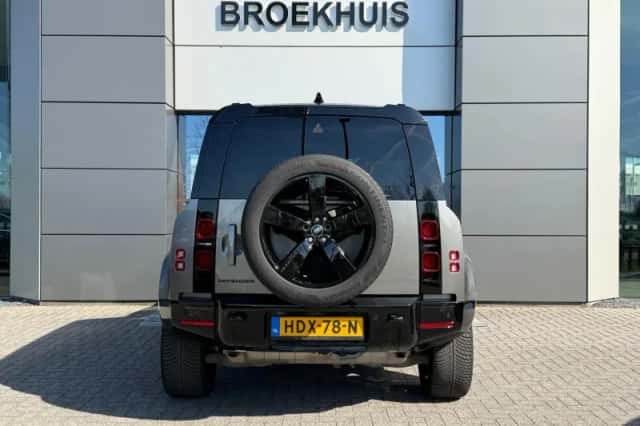 Land Rover Defender (2025) thumbnail 4