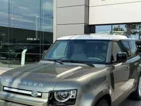 Land Rover Defender (2023) thumbnail 9