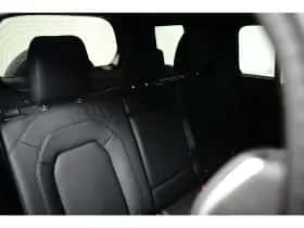 Land Rover Defender (2025) thumbnail 9