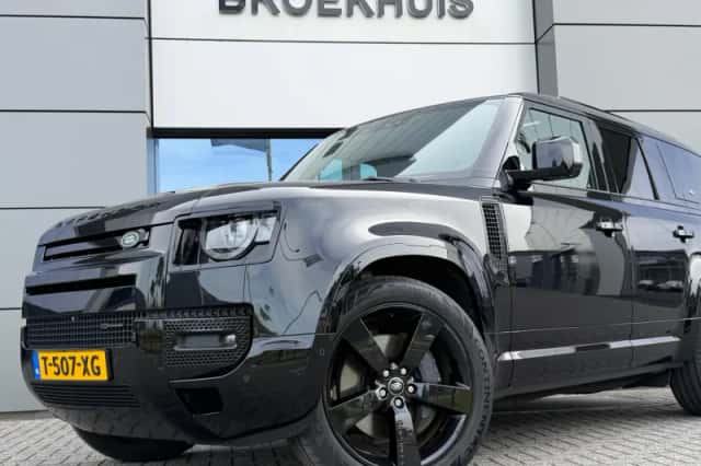 Land Rover Defender (2023) thumbnail 2