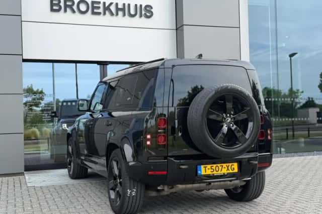 Land Rover Defender (2023) thumbnail 4