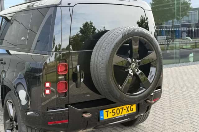 Land Rover Defender (2023) thumbnail 5