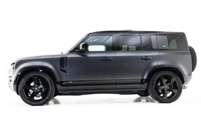 Land Rover Defender (2023) thumbnail 3