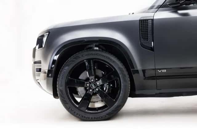 Land Rover Defender (2023) thumbnail 4