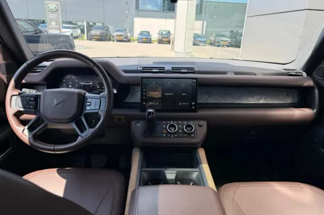 Land Rover Defender (2025) thumbnail 4
