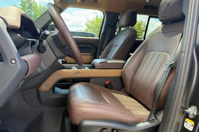 Land Rover Defender (2025) thumbnail 5