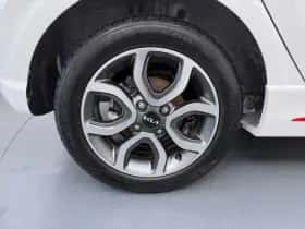 Kia Picanto (2023) thumbnail 4