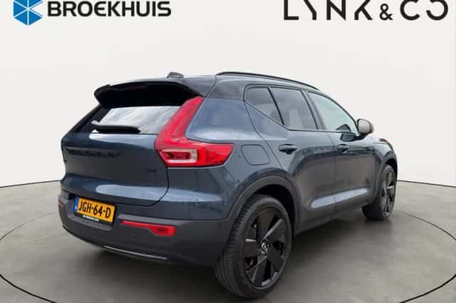 Volvo XC40 (2025) thumbnail 2