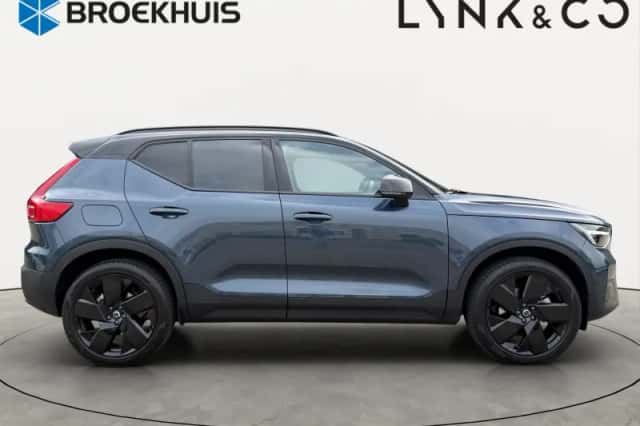 Volvo XC40 (2025) thumbnail 3
