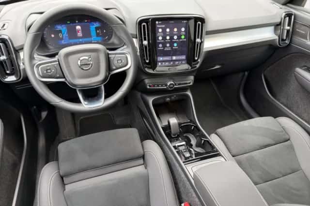 Volvo XC40 (2025) thumbnail 4