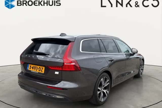 Volvo V60 (2023) thumbnail 3