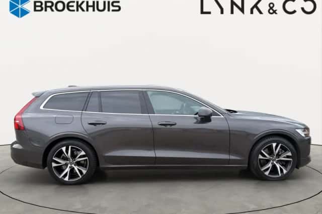 Volvo V60 (2023) thumbnail 4