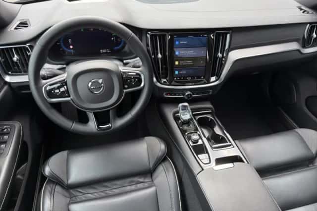 Volvo V60 (2023) thumbnail 5