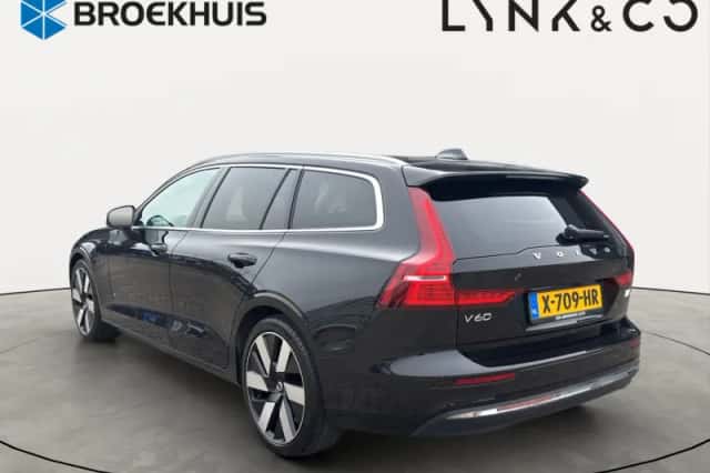 Volvo V60 (2023) thumbnail 3
