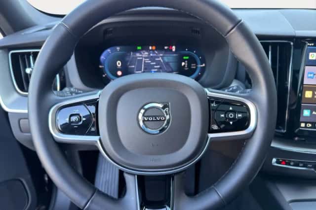 Volvo XC60 (2025) thumbnail 15