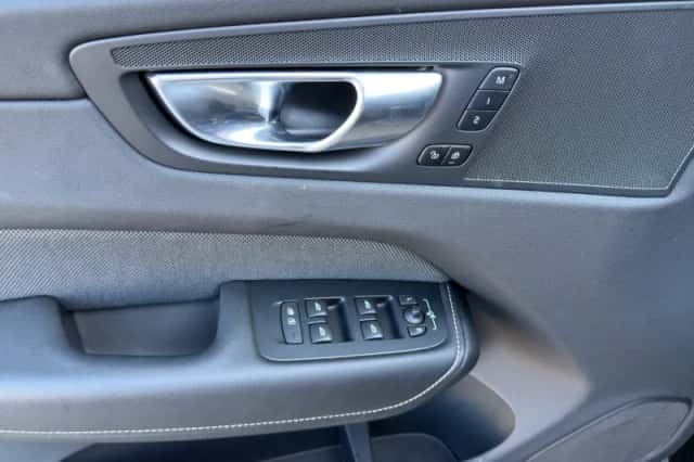 Volvo XC60 (2025) thumbnail 35