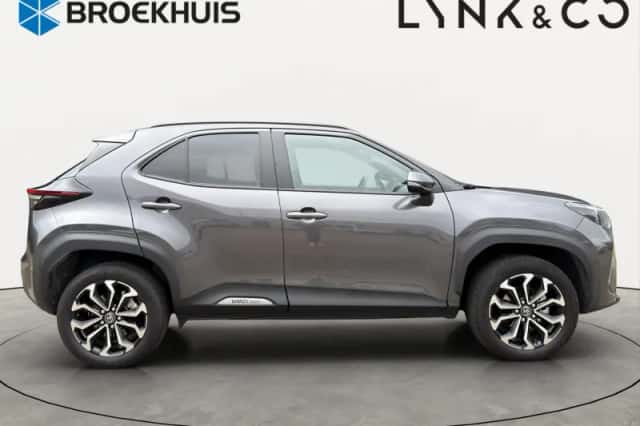 Toyota Yaris Cross (2024) thumbnail 3