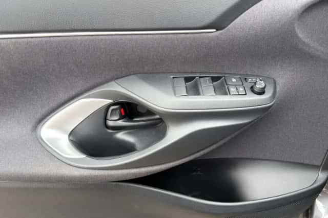 Toyota Yaris Cross (2024) thumbnail 34
