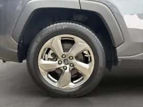 Toyota RAV4 (2022) thumbnail 7