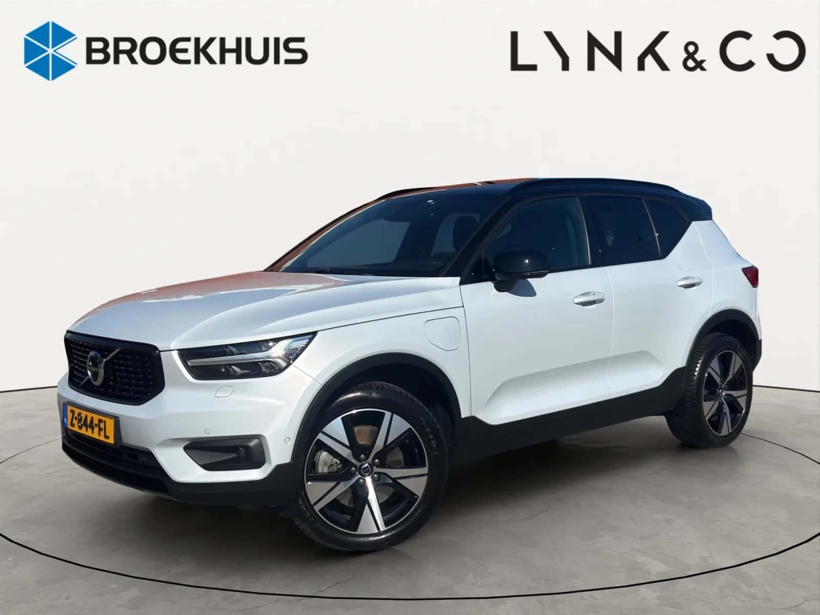 Volvo XC40 (2022) — foto 1