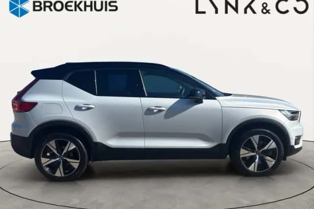 Volvo XC40 (2022) thumbnail 3