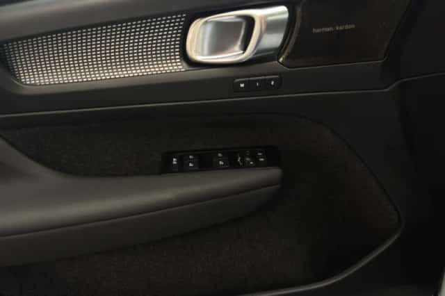 Volvo XC40 (2022) thumbnail 9